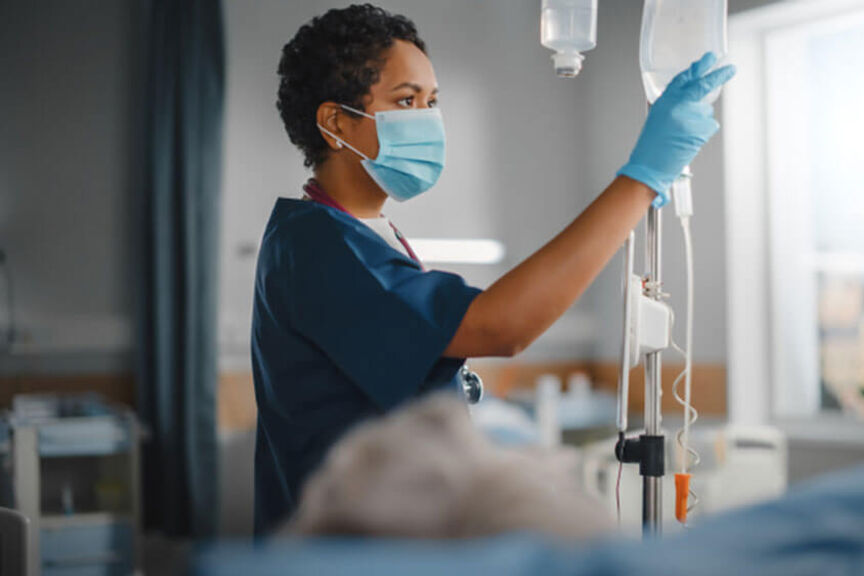 nurse-check-patient-vitals
