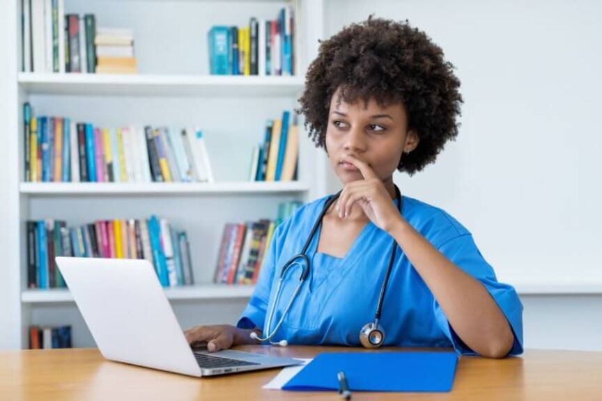nursing-student-studies