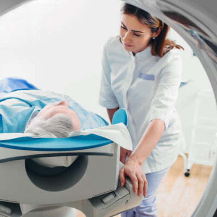 Medical-imaging-technologist-2