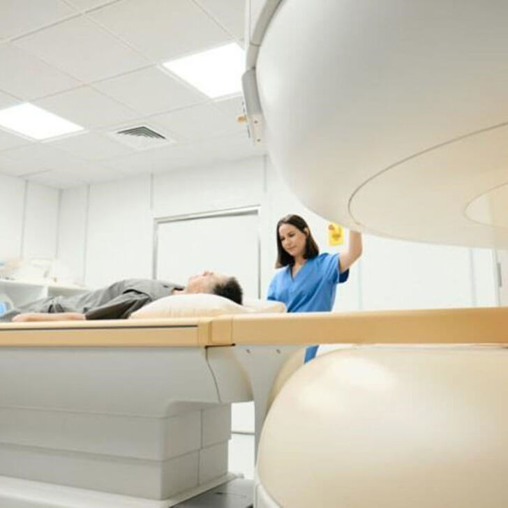 mri-tech-performing-scan