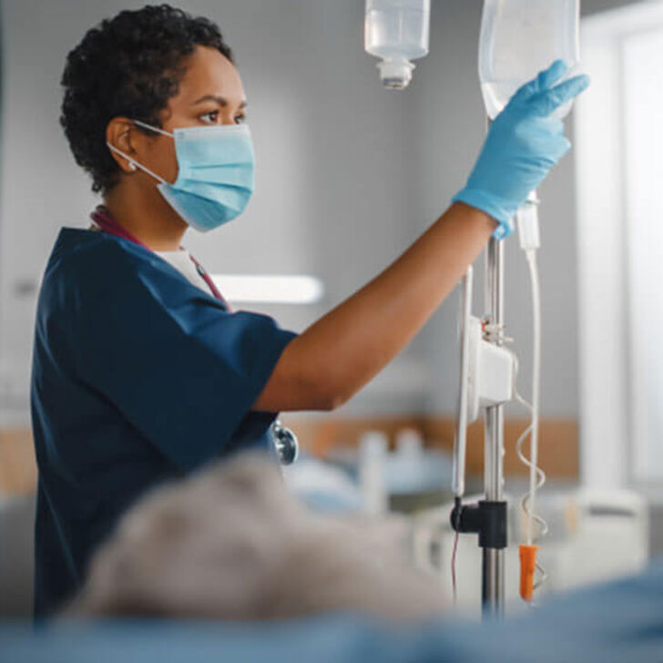 nurse-check-patient-vitals