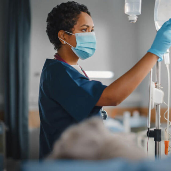 nurse-check-patient-vitals