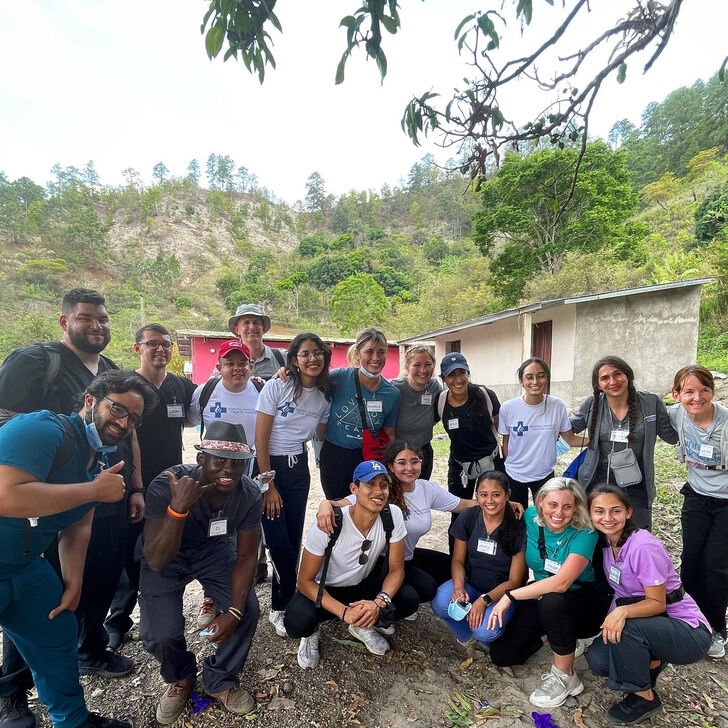 A group of physical therapy students on a trip to Honduras