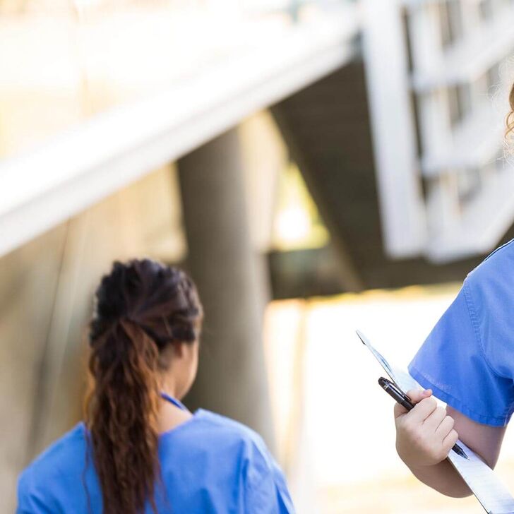 What-is-a-Travel-Nurse-Career-Outlook-and-Salary